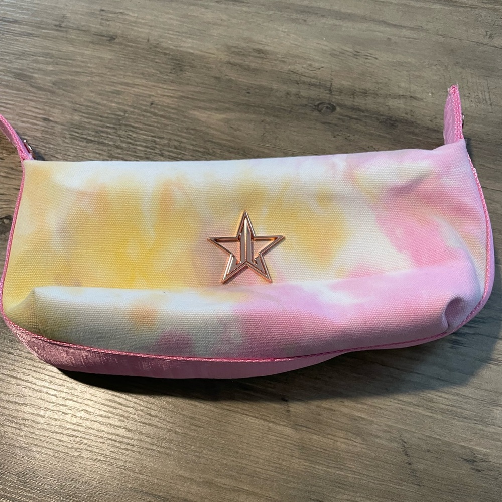 JEFFREE STAR TIE DYE CANVAS MAKE UP
TRAVEL CARRY POUCH
 ZIP CLOSE
STAR LOGO
NEW